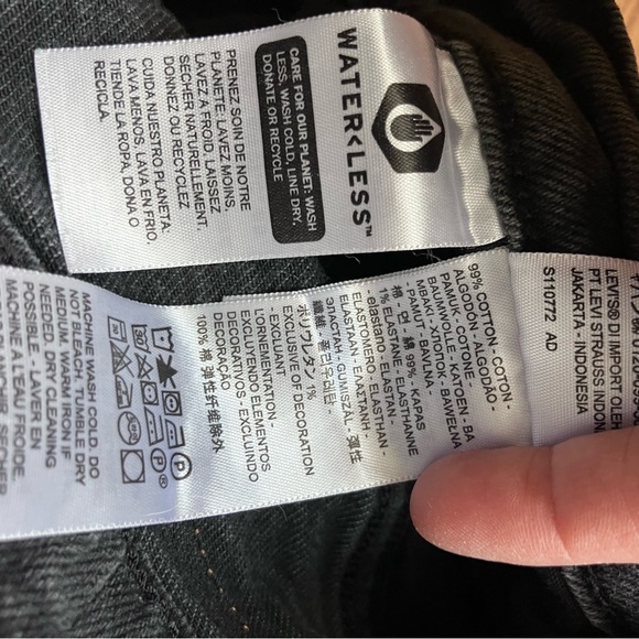 Levi's Women's Ribcage Straight Ankle Jeans - Picture 10 of 10